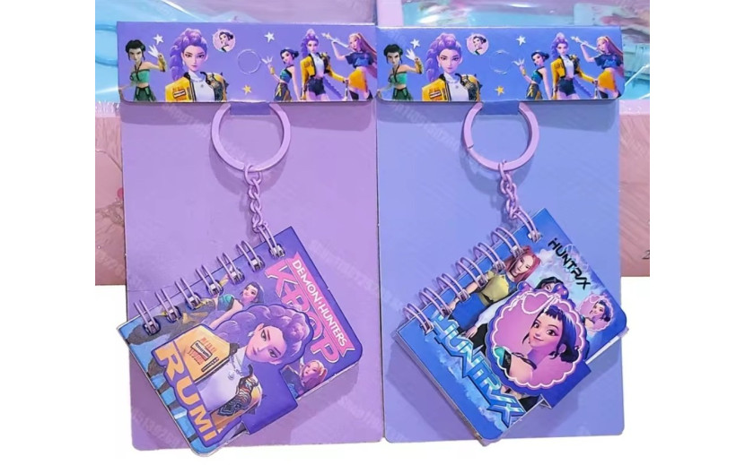 מחברת מיני על מחזיק מפתחות קיי פופ