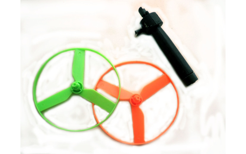 משגר דיסקיות עם קפיץ וחוט משיכה