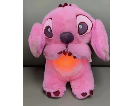 בובת סטיץ ורודה נושמת אורות ומוזיקה